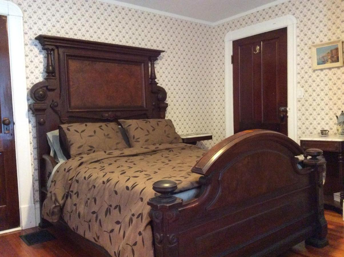 The Yellow House Bed & Breakfast Stanstead Plain 外观 照片