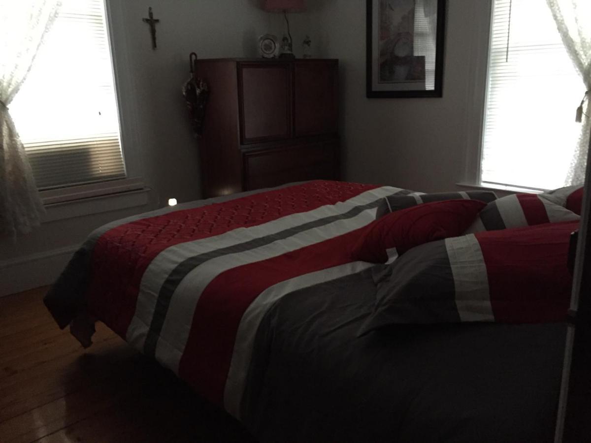 The Yellow House Bed & Breakfast Stanstead Plain 外观 照片